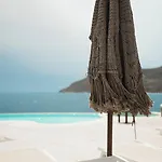 ميكونوس بانثيون