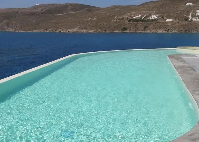 ميكونوس بانثيون كالو ليفادي