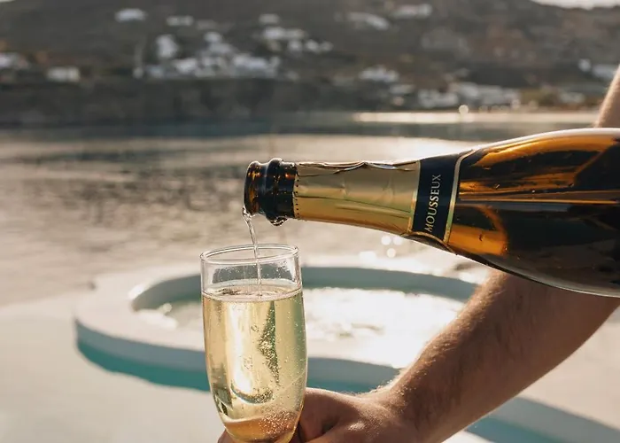 ميكونوس بانثيون