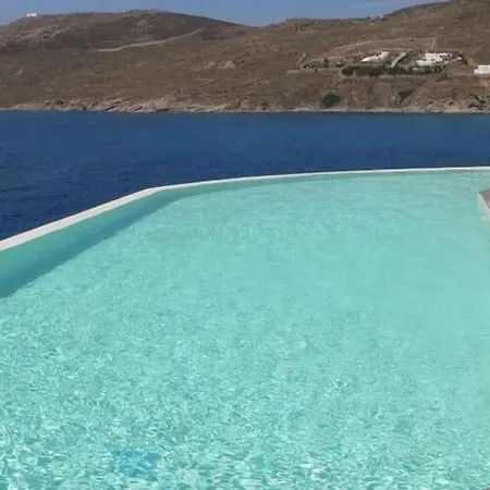Mykonos Pantheon Кало-Ливади